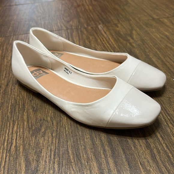 Dv Dolce Vita Women's Melinda Ballet Cap-toe Flats, Ivory, Size 9.5 - Picture 2 of 10